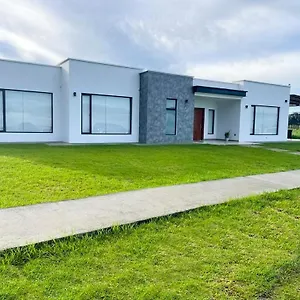 Altos De Homestay Tababela