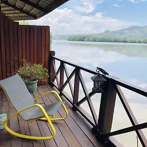 Gayang Friendly Water House Kota Kinabalu